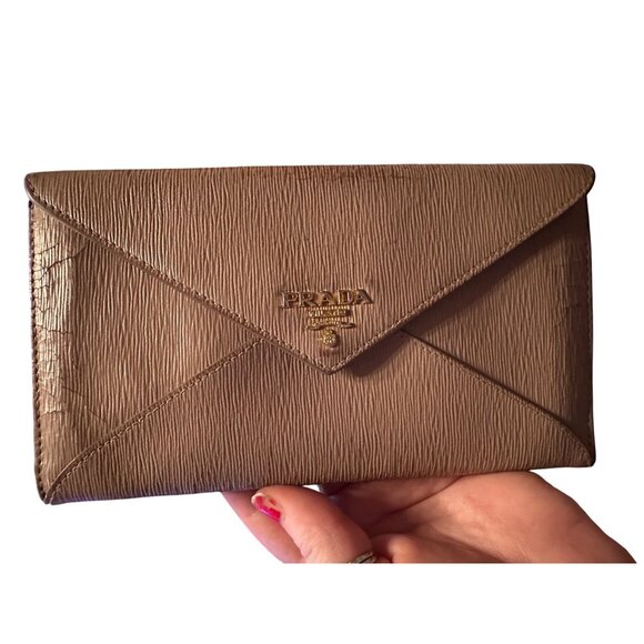 Prada Milano Envelope Clutch Wallet Womens Leather Beige Textured Gold Logo - Picture 8 of 9